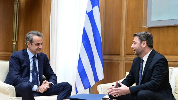 Τους πολιτικούς αρχηγούς ενημερώνει ο Μητσοτάκης - Πρώτη η συνάντηση με Ανδρουλάκη - Έκτακτη συνεδρίαση του ΕΣΕΠ