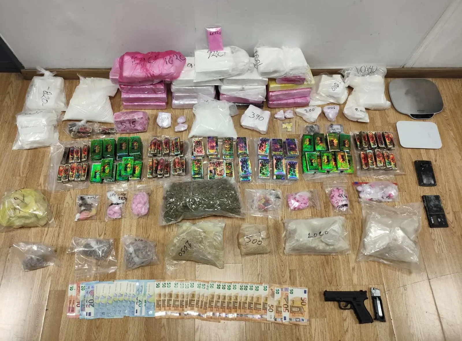 Διακινούσαν κοκαΐνη, κάνναβη και MDMA στην Αττική