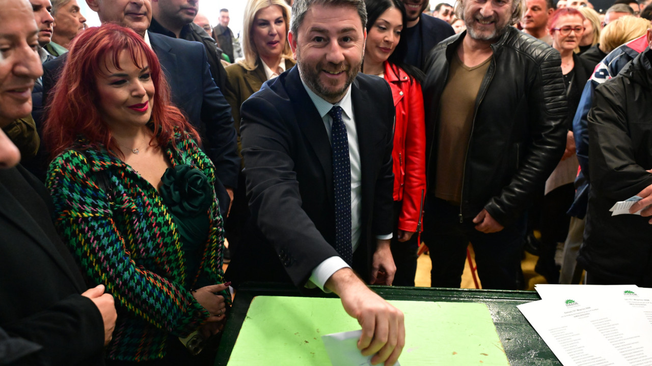 ΠΑΣΟΚ: Πανηγυρίζουν για τη μαζική συμμετοχή στην εκλογή συνέδρων
