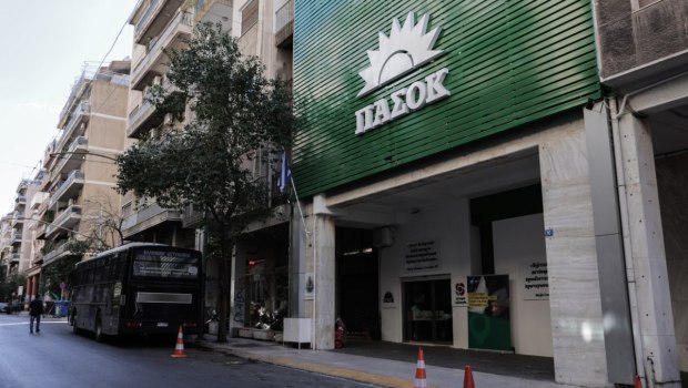 ΠΑΣΟΚ: Ο Πελεγρίνης, ο «νόμος Διαμαντοπούλου» και η «φύρδην μίγδην» διεύρυνση του Δούκα