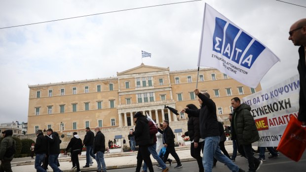 Βουλή: Άγρια επίθεση Λυμπερόπουλου σε Κυρανάκη για τα ταξί - «Εφαρμόζει χουντικές απόψεις στον κλάδο μου»