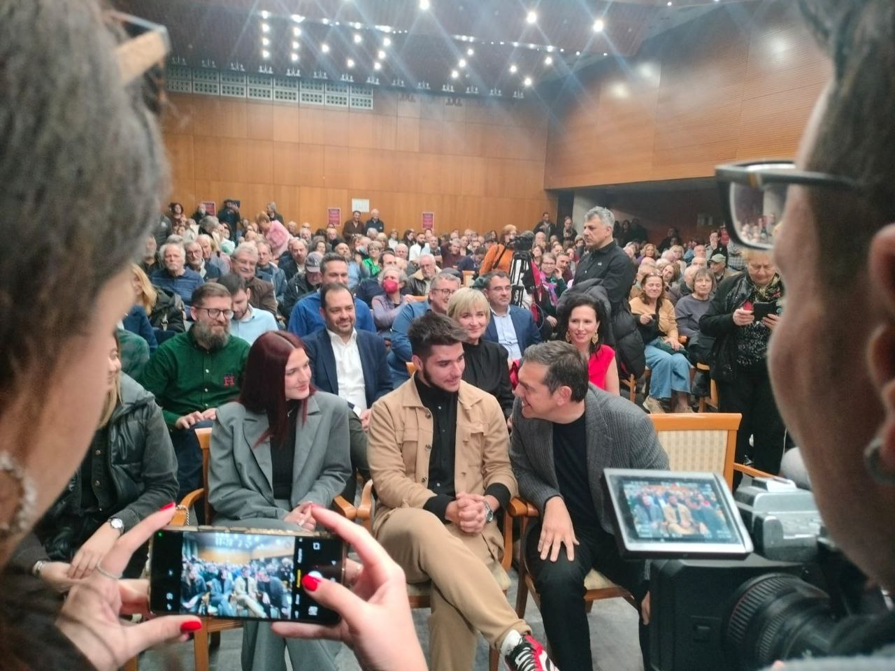 Κοσμοσυρροή στη Θεσσαλονίκη σε εκδήλωση υποστηρικτών του Αλέξη Τσίπρα