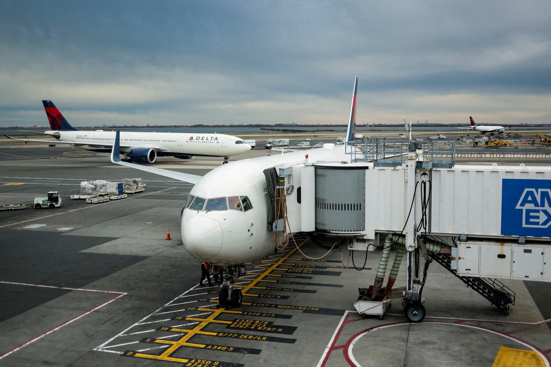 Η SAS προχωρά σε μαζικές ακυρώσεις πτήσεων μετά την εκτίναξη των τιμών των καυσίμων