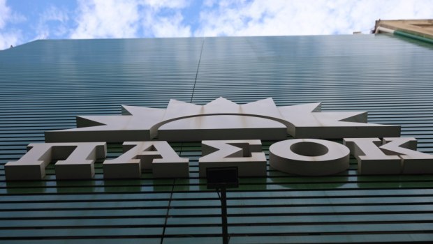 ΠΑΣΟΚ: Ο αγώνας δρόμου μεταξύ Κέντρου και Αριστεράς