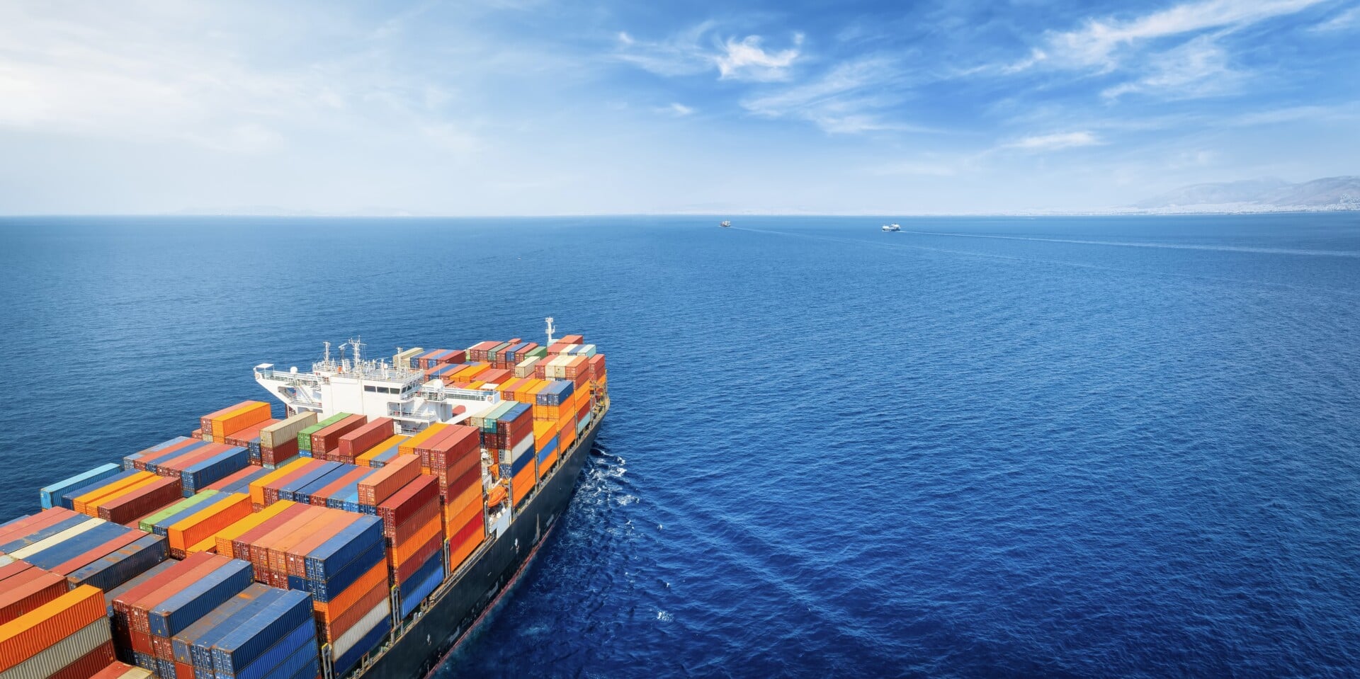 «Πρόσω ολοταχώς» τα ναύλα των containers