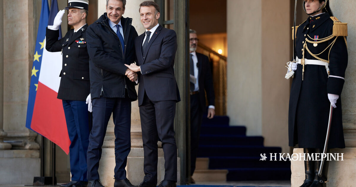 Θεωρείο: Στο βάθος πυρηνική ομπρέλα