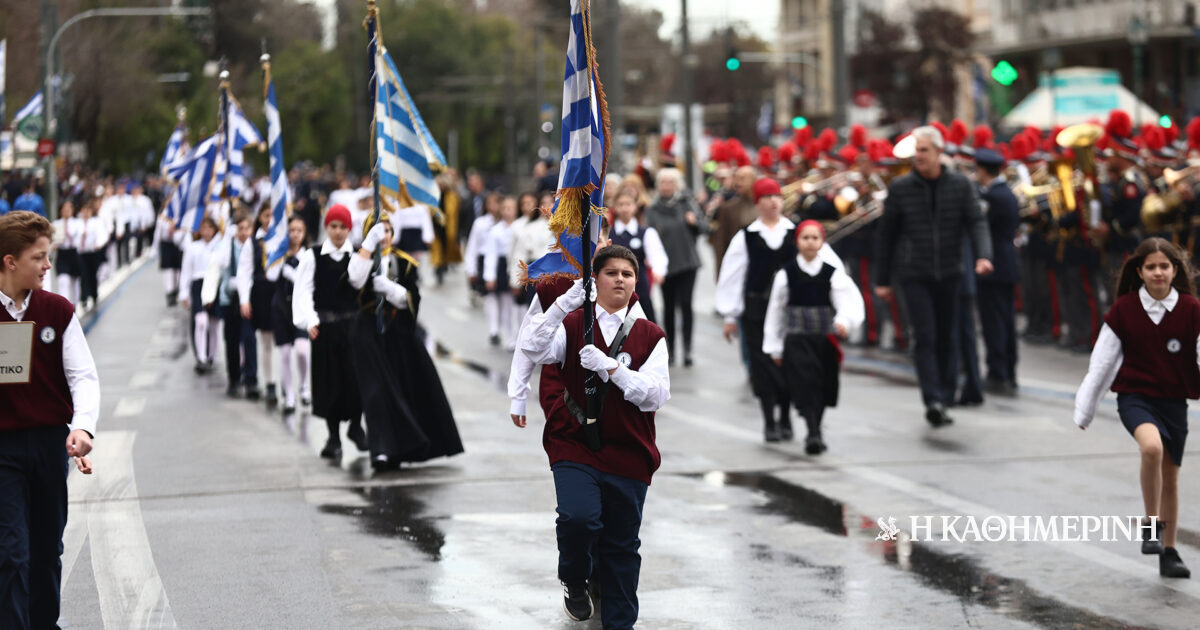 25η Μαρτίου: Φωτογραφίες από τις μαθητικές παρελάσεις στο Σύνταγμα
