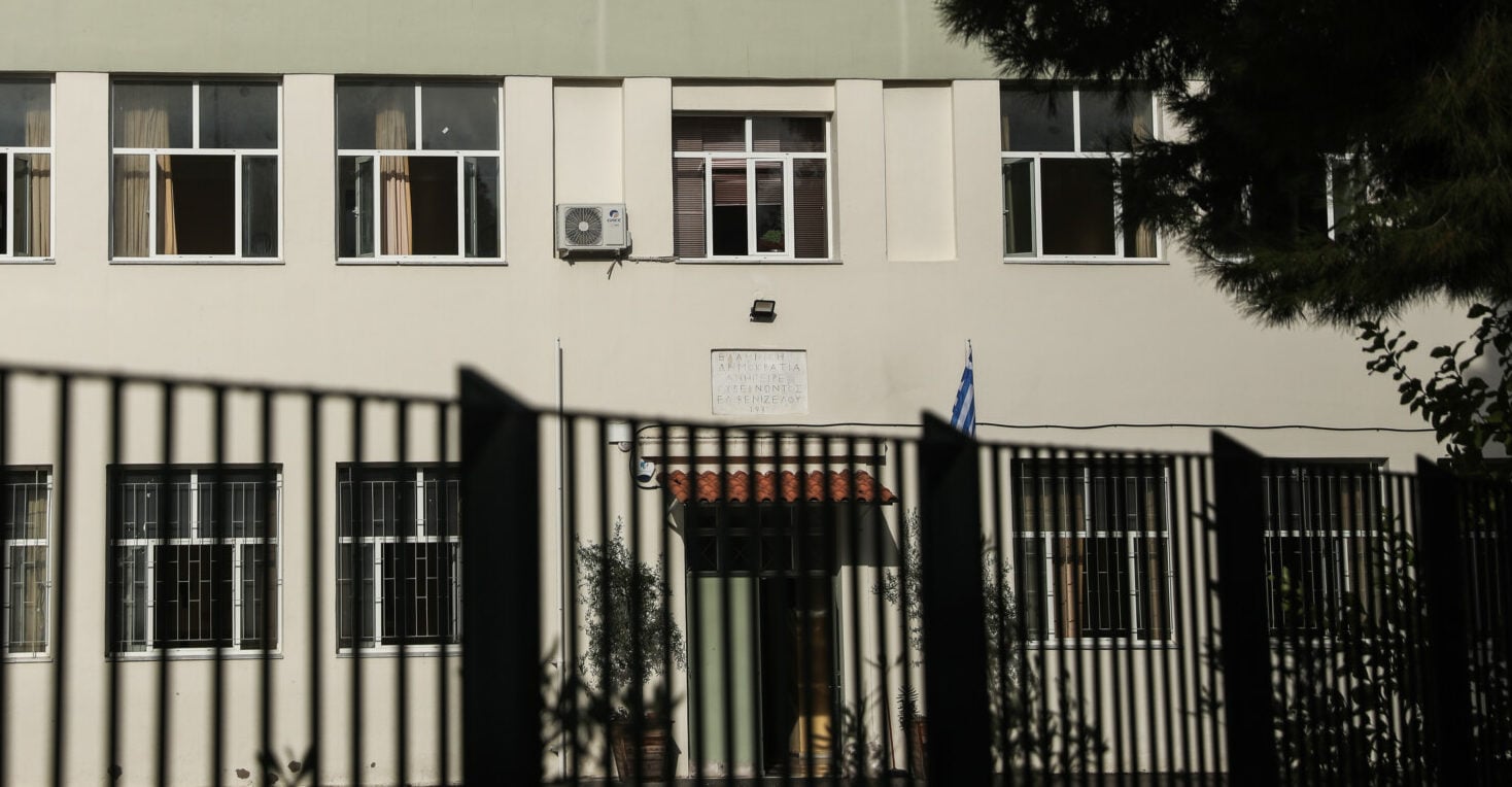 9 ανήλικοι κατηγορούνται για φθορές σε σχολικές μονάδες στη Θέρμη