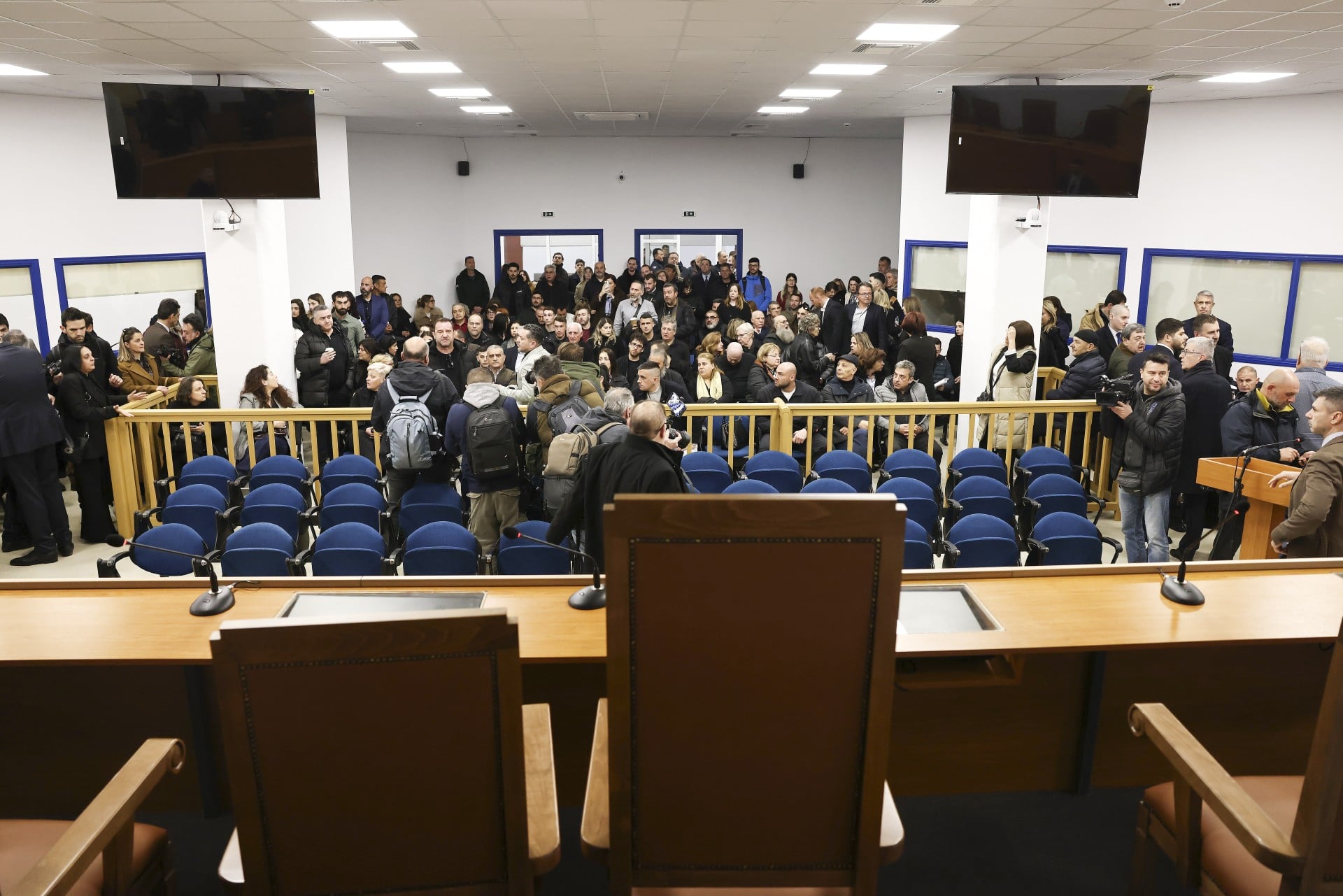 Διεκόπη για τις 1 Απριλίου η δίκη εν μέσω αντιδράσεων για την αίθουσα