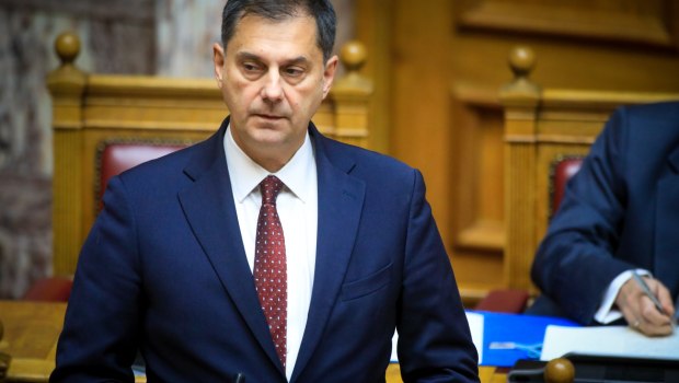 Παραλήρημα Θεοχάρη στη Βουλή: «Αφού δεν σας ενδιαφέρει η Ελλάδα γιατί είστε βουλευτής», είπε στον Καζαμία - Χαμός στην Ολομέλεια