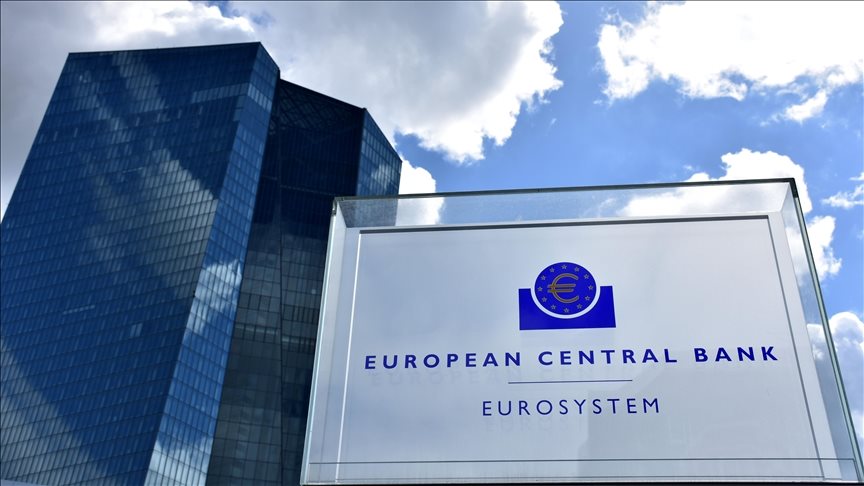 Προς χαμηλό τριμήνου η αξία του ευρώ λόγω ενεργειακού σοκ