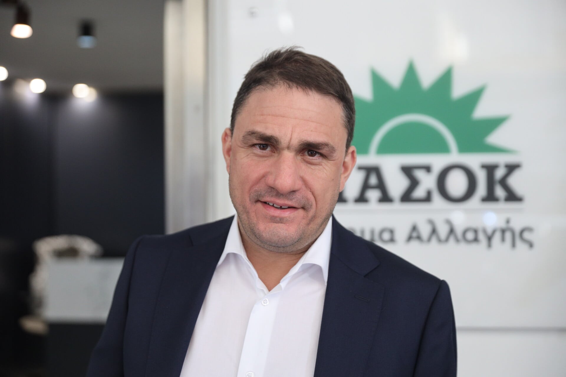 Υπό την αιγίδα της κυβέρνησης Μητσοτάκη το μεγάλο φαγοπότι της συμβουλοκρατίας
