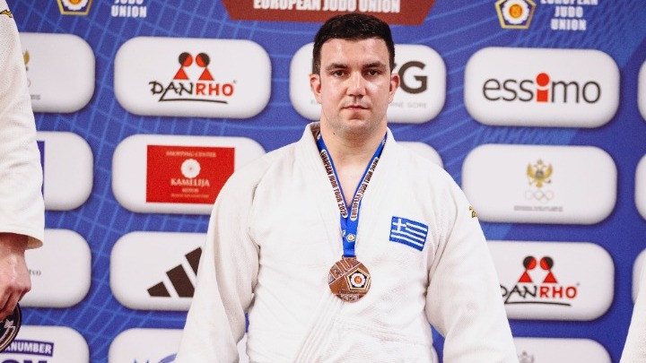 Χάλκινο στην Ποντγκόριτσα ο Παπανικολάου