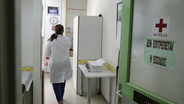 Υπό κατάρρευση το ΕΣΥ λέει το ΠΑΣΟΚ - Άφωνος ο λαλίστατος υπουργός για την αναστολή εφημεριών και εισαγωγών στο νοσοκομείο Καλαμάτας