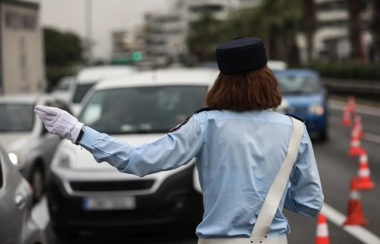 Καραμπόλα με 5 οχήματα στην Περιφερειακή Δραπετσώνας οδήγησε σε διακοπή της κυκλοφορίας
