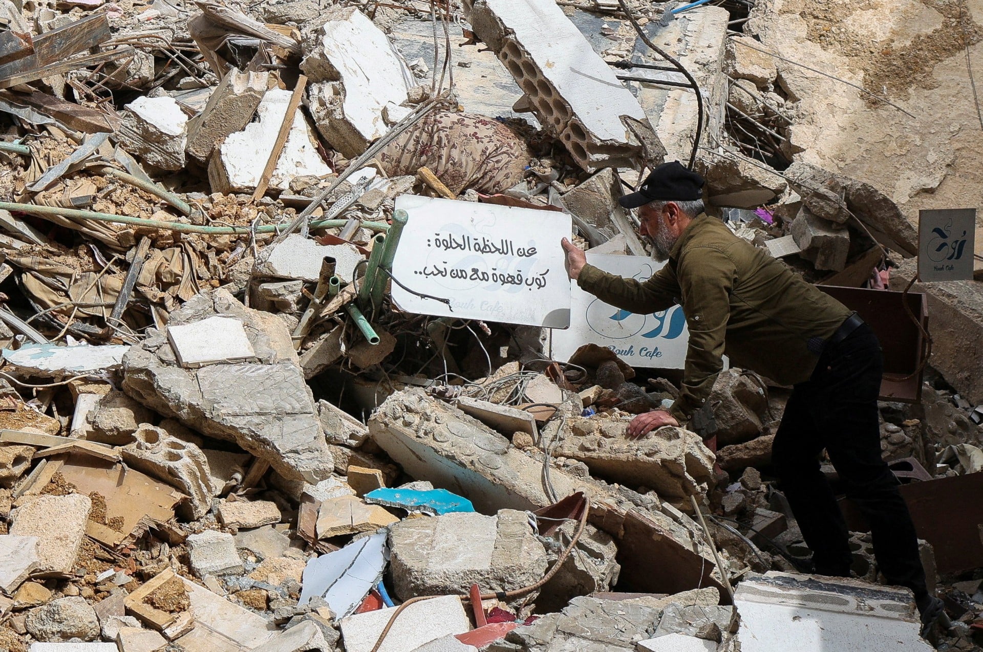 Δέσμευση Αούν για τιμωρία των υπευθύνων επίθεσης σε ειρηνευτές του ΟΗΕ – Πυρά της Χεζμπολάχ κατά των διαπραγματεύσεων με Ισραήλ