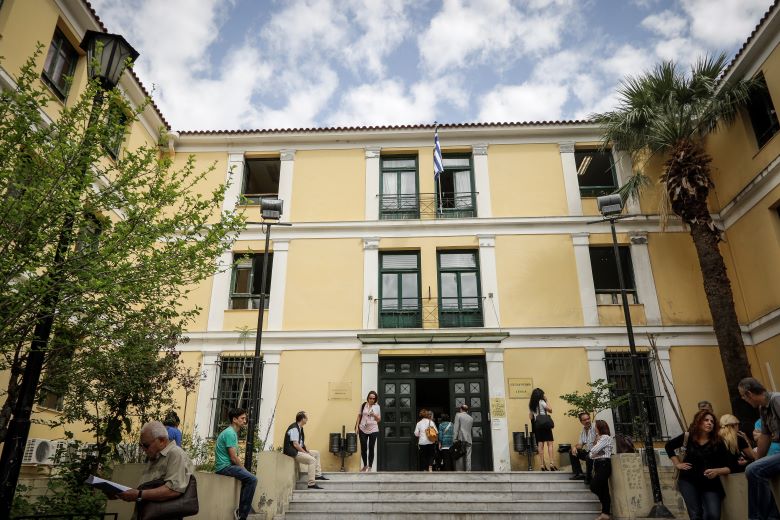 Ελεύθεροι μετά τις απολογίες τους δύο από τους κατηγορούμενους – News.gr