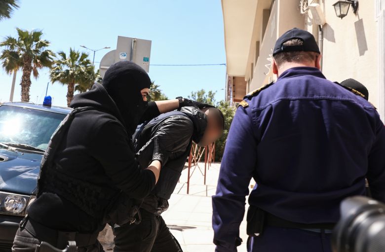 Δίωξη για υπόθαλψη εγκληματία στον 18χρονο και τις δύο κοπέλες για τη δολοφονία του γιου του ταξίαρχου της Αστυνομίας στον Άγιο Δημήτριο
