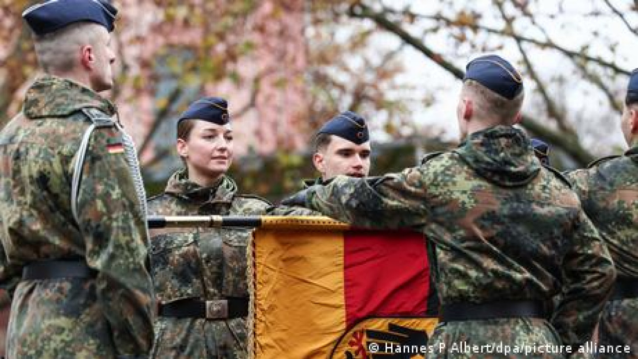 Πιστόριους: Χωρίς άδεια τα ταξίδια για στρατεύσιμους