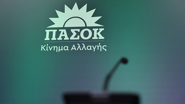 Εκλογές ζητά το ΠΑΣΟΚ μετά τις παραιτήσεις για το σκάνδαλο του ΟΠΕΚΕΠΕ - «Ο ανασχηματισμός δεν σώζει την κυβέρνηση»