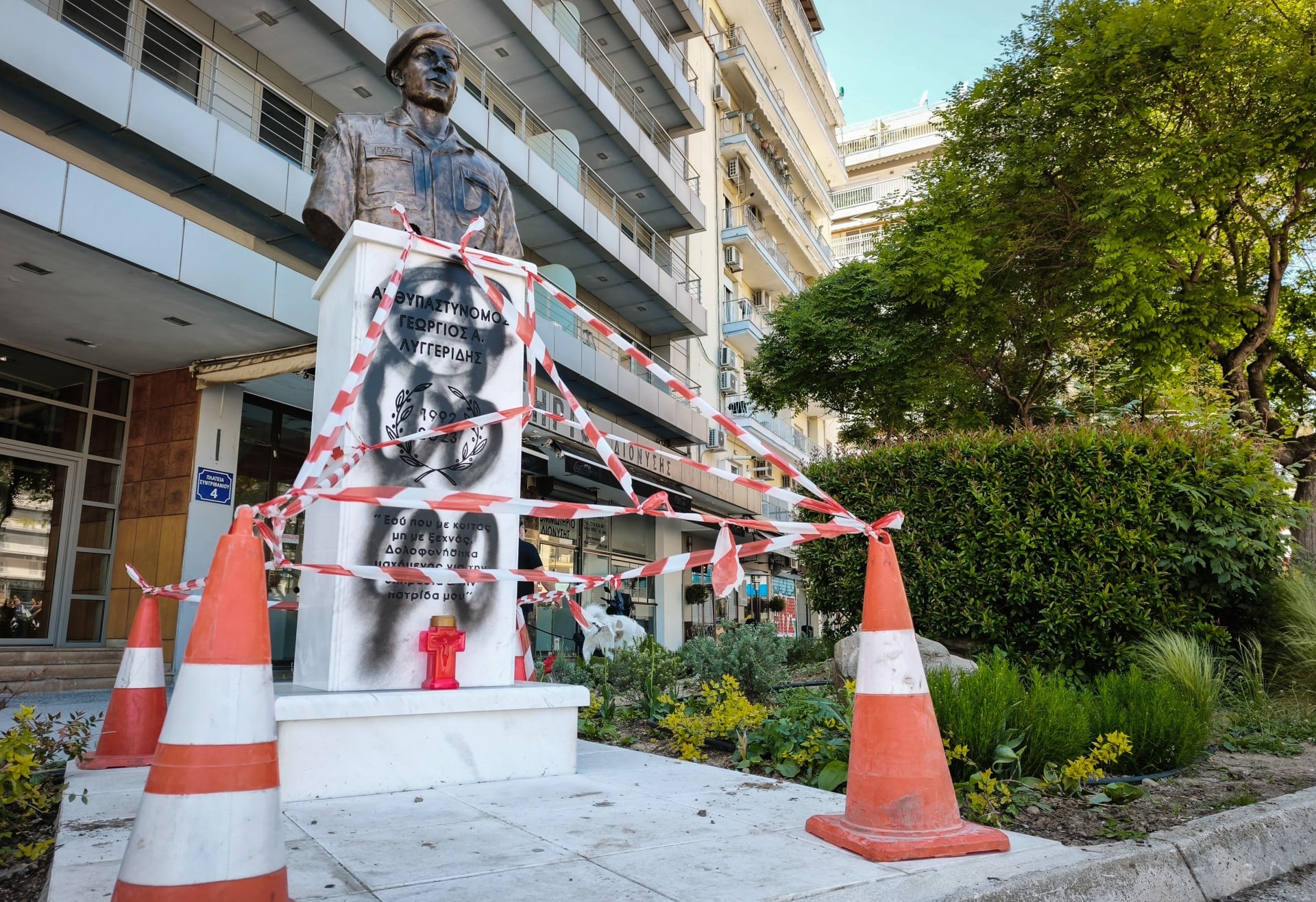 Βανδάλισαν την προτομή του αστυνομικού Γιώργου Λυγγερίδη