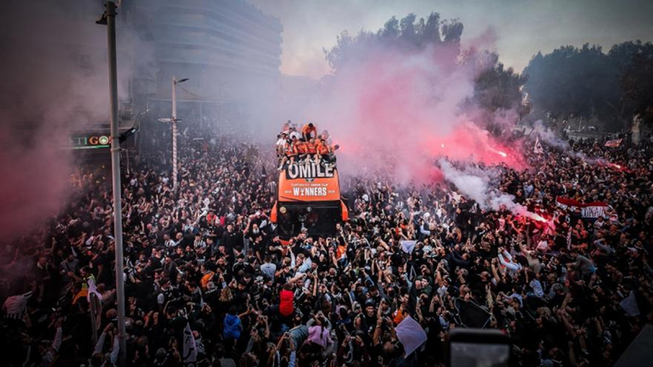 Έπεσαν τα τείχη για τον Κυπελλούχο ΟΦΗ: Συγκλονιστική φιέστα στο Ηράκλειο