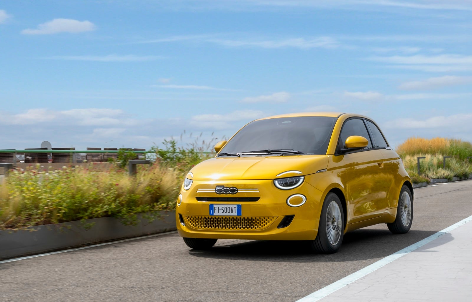 FIAT 500 Hybrid: Διαθέσιμο από €19.213