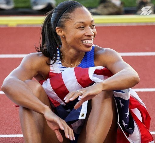 Η Άλισον Φίλιξ επιστρέφει στα 40 της