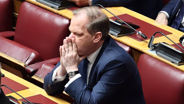 Για όλα φταίνει το «επώνυμο», λέει ο Καραμανλής - Δηλώνει αθώος και επαναλαμβάνει ότι δεν θα πολιτευτεί