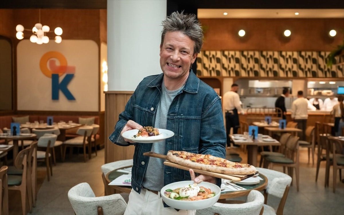 Ο Jamie Oliver βρέθηκε στην Αθήνα για 48 ώρες και μας έκανε το τραπέζι