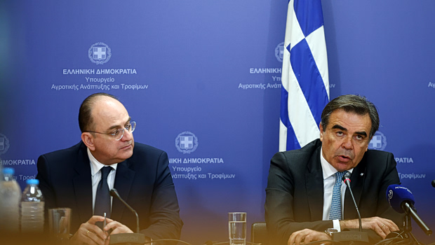 Σχοινάς: Στόχος μας η συνολική αναδιάταξη του πρωτογενούς τομέα - Η τελετή παράδοσης-παραλαβής στο ΥΠΑΑΤ