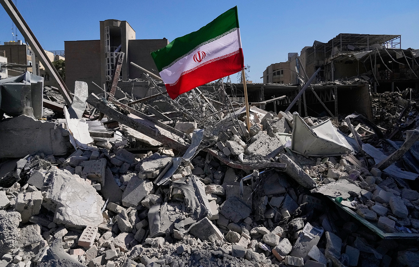 Καθώς πλησιάζει το τέλος της κατάπαυσης του πυρός, η Ουάσινγκτον και η Τεχεράνη απειλούν η μία την άλλη – Το τελεσίγραφο εκπνέει «το βράδυ της Τετάρτης»