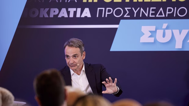 Η εξέγερση των «γαλάζιων» βουλευτών στοιχειώνει το Μαξίμου - «Μασάζ» χωρίς ουσιαστική απάντηση από Μητσοτάκη