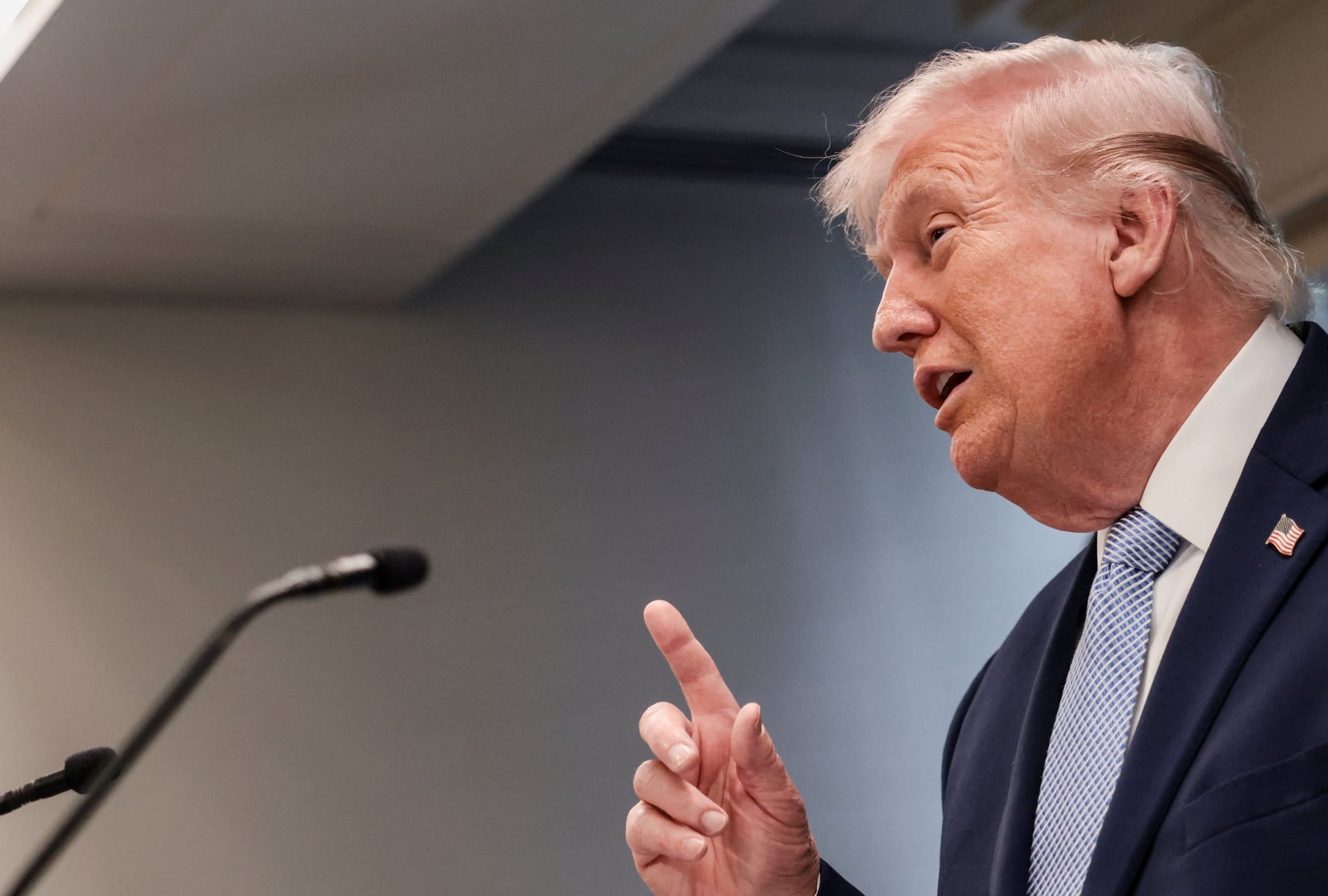 Τραμπ: «Είμαστε έτοιμοι να πολεμήσουμε» στο Ιράν