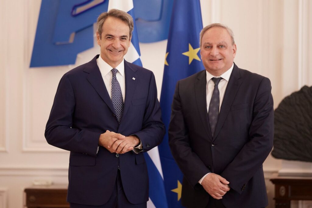 Με τον Στεφάνου του ΑΚΕΛ συναντήθηκε ο Μητσοτάκης - Συζήτησαν για Κυπριακό και Μέση Ανατολή