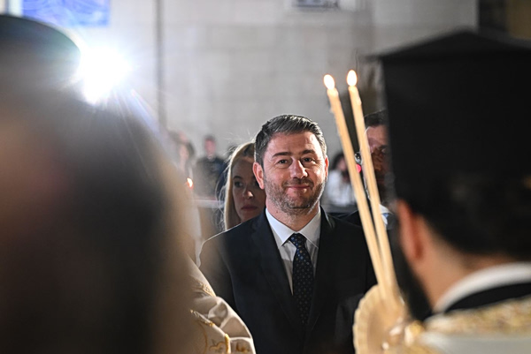 Στη Μητρόπολη Αθηνών έκανε Ανάσταση ο Νίκος Ανδρουλάκης