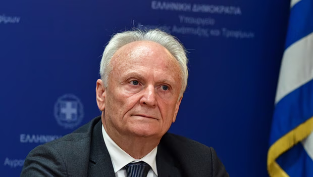 Ανιστόρητος υφυπουργός: Ο Γιάννης Ανδριανός είπε ότι η «τοξικότητα» οδήγησε στη Χούντα