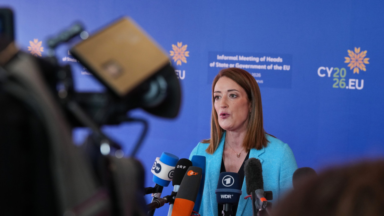 Μέτσολα: Δεν γίνεται να αντιμετωπιστούν προκλήσεις με παρελθοντικά εργαλεία