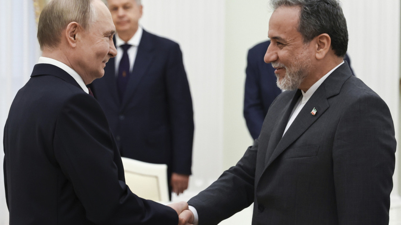 Αραγτσί - Πούτιν: Συνάντηση τη Δευτέρα στη Μόσχα για τις εξελίξεις στη Μέση Ανατολή