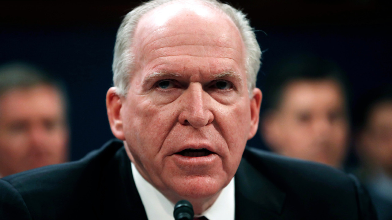 Πρώην διευθυντής της CIA ζητά την αποπομπή του Τραμπ