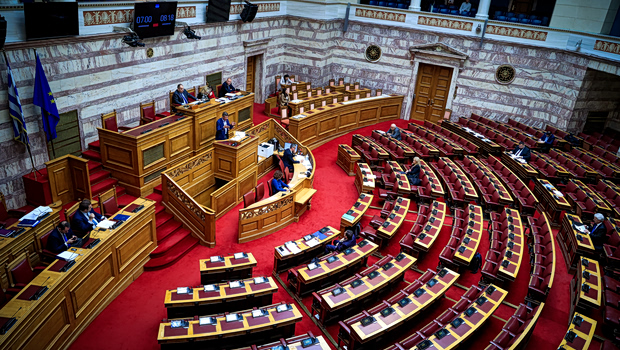 Πυρ ομαδόν κατά της κυβέρνησης για το σκάνδαλο του ΟΠΕΚΕΠΕ