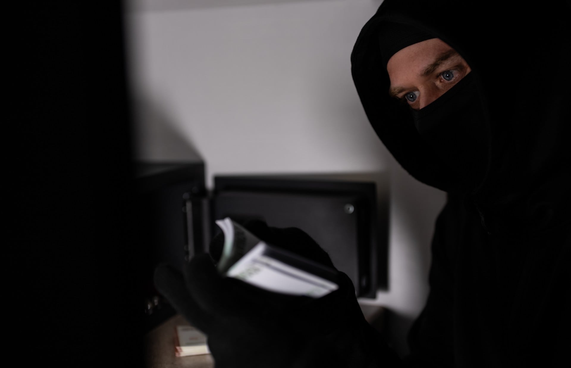 Ταυτοποιήθηκαν τρεις για διαρρήξεις σε πολυτελείς κατοικίες της Αττικής