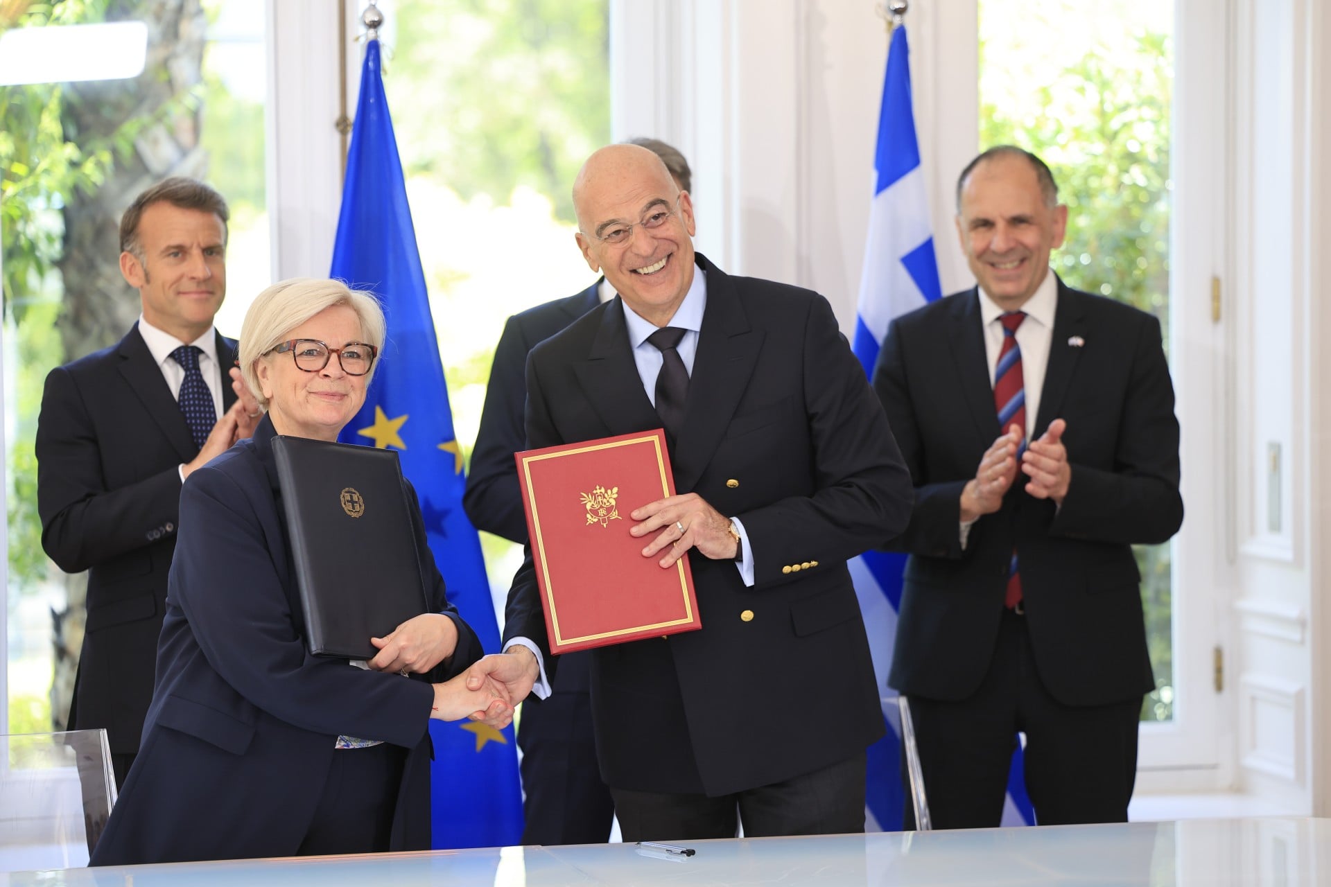 Υπογράφτηκε η ανανέωση της συμφωνίας για τη «Στρατηγική Εταιρική Σχέση» Ελλάδας – Γαλλίας