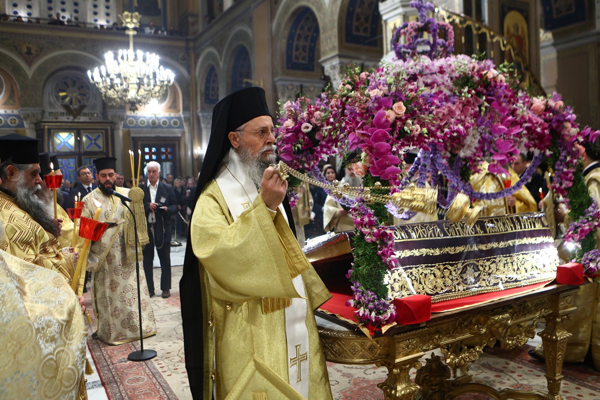 Η περιφορά του Επιταφίου ανά την Ελλάδα (φωτογραφίες)