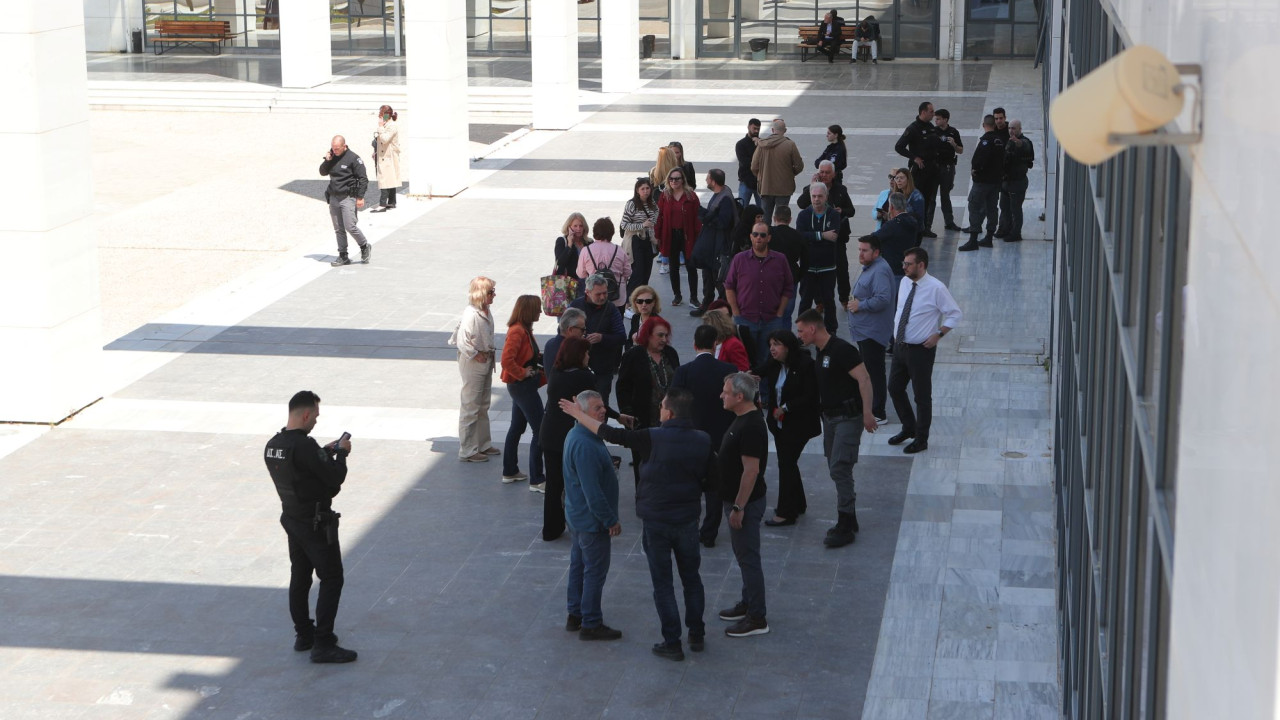 Απεργία και κινητοποιήσεις από ΕΦΚΑ και δικαστικούς υπαλλήλους μετά τις ένοπλες επιθέσεις