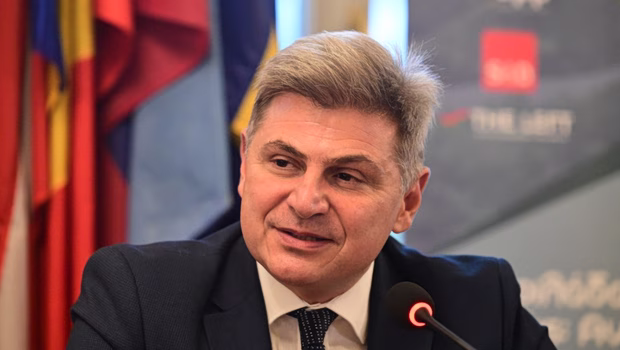 Στο ΠΑΣΟΚ ο Φαραντούρης – Έρχονται κι άλλες «μεταγραφές»