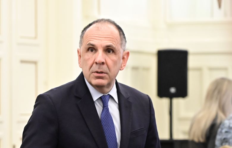 «Απόφαση να προχωρήσουμε σε συζητήσεις για την οριοθέτηση υφαλοκρηπίδας και ΑΟΖ» – News.gr