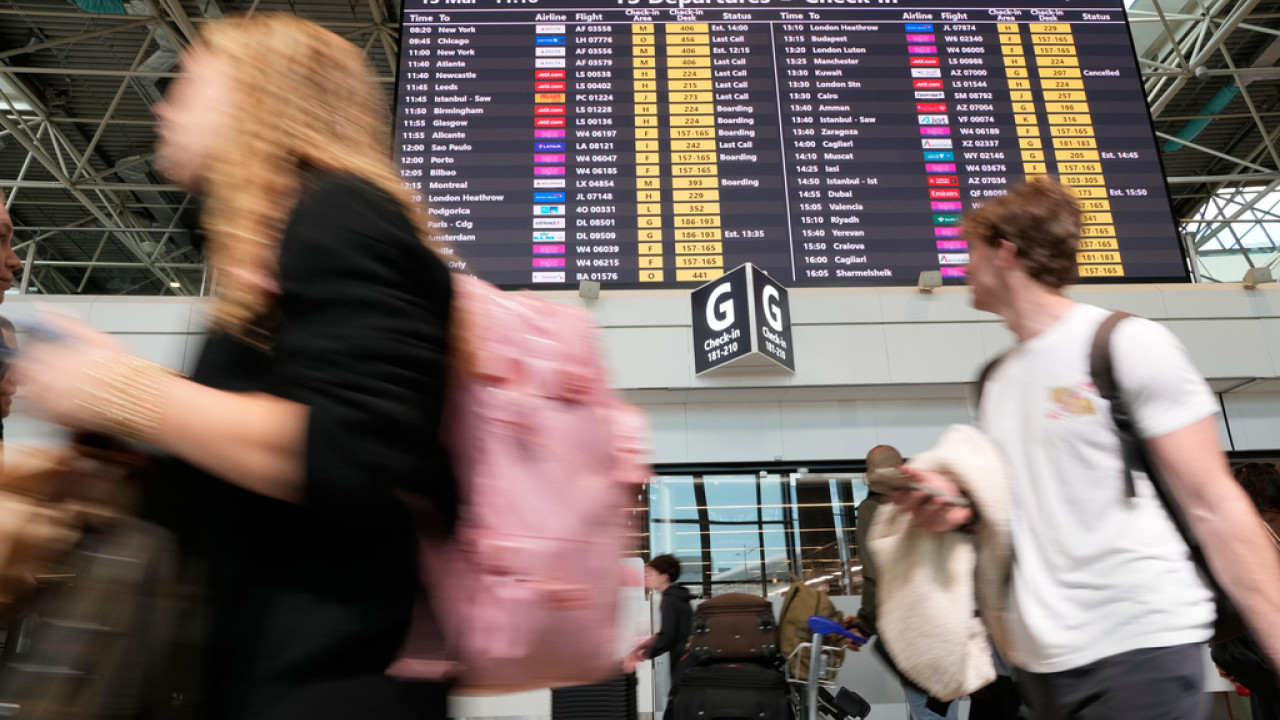 Ιταλία: Σε άλλα τρία αεροδρόμια περιορίζονται αυστηρά τα διαθέσιμα καύσιμα