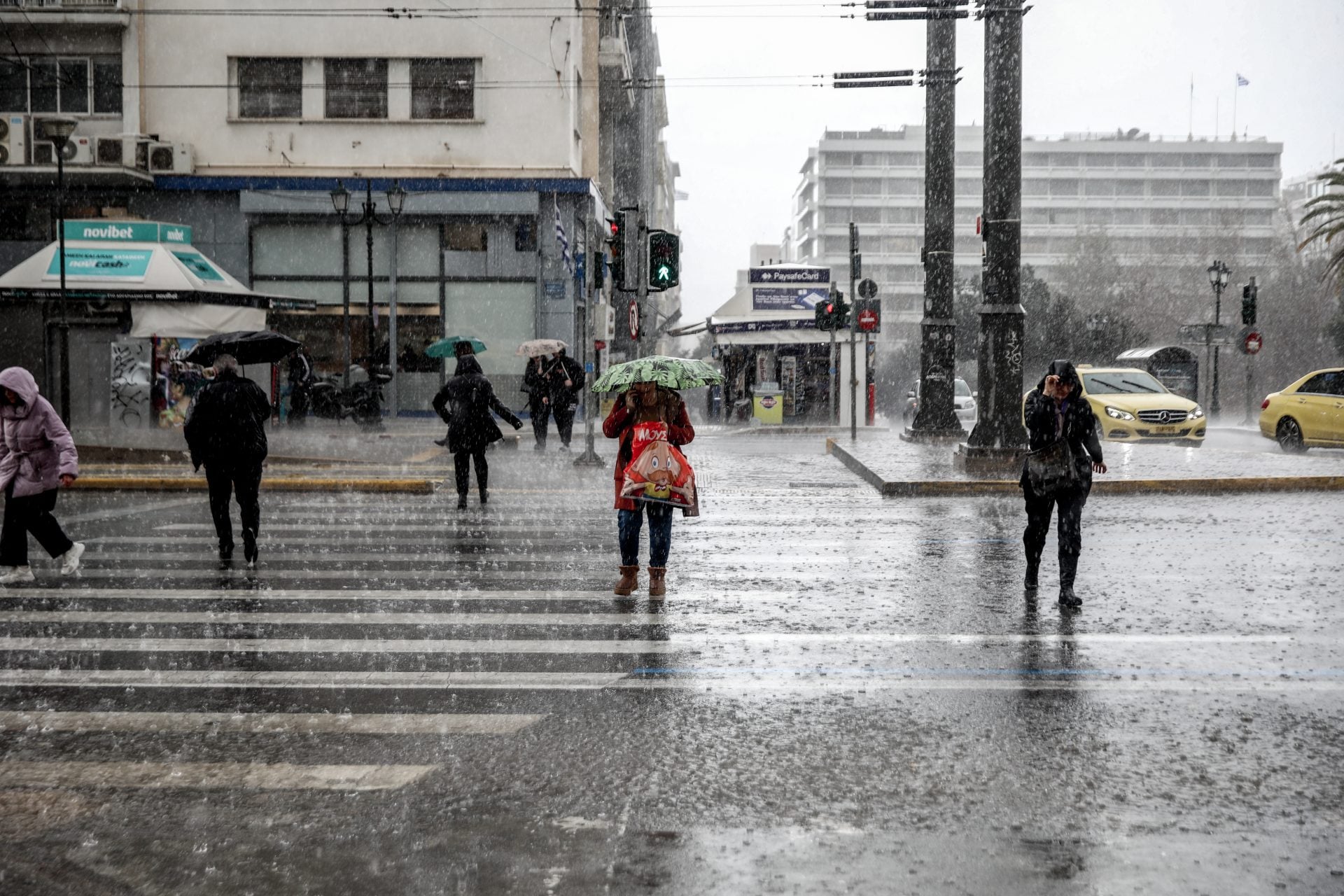 Διακοπή κυκλοφορίας στην οδό Πειραιώς λόγω πτώσης δέντρου – Χωρίς τραυματισμούς