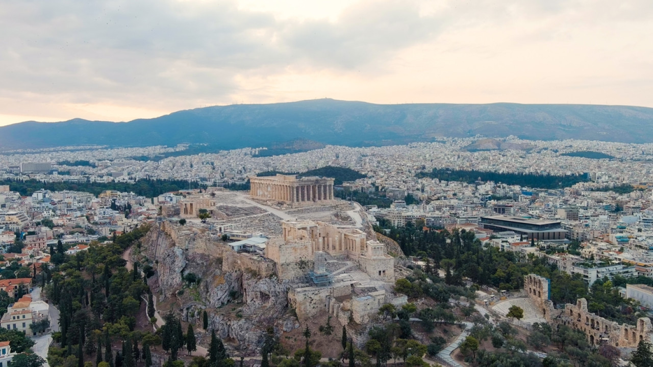 Καιρός Μεγάλου Σαββάτου: Συννεφιά και τοπικές βροχές - Στους 20 βαθμούς η θερμοκρασία